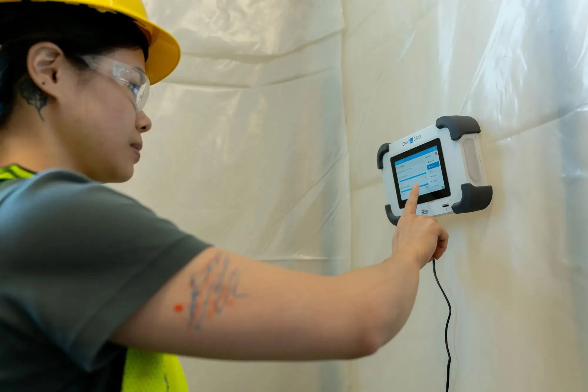 Worker using Omni IQ G720 mounted on containment wall